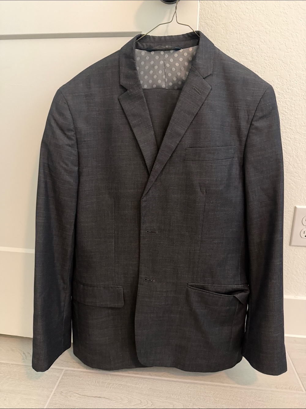 Men's Perry Ellis Charcoal Gray suit - Classic Single-Breasted Suit 44S slim